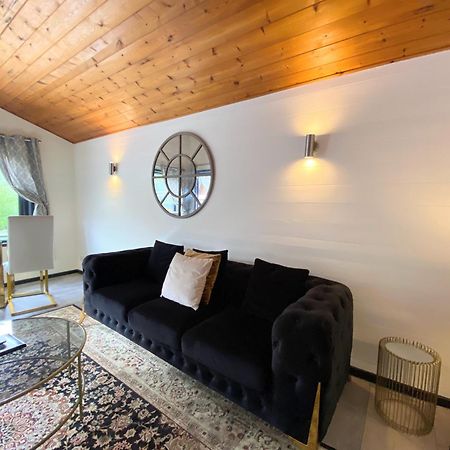 Magpie 2 Hot Tub Huntersmoon-Warminster-Longleat-Wiltshire Exterior foto