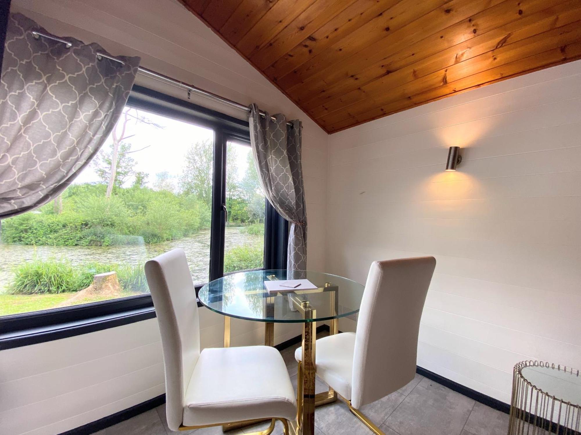 Magpie 2 Hot Tub Huntersmoon-Warminster-Longleat-Wiltshire Exterior foto